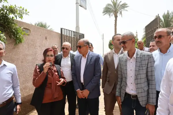 محافظ المنيا يتفقد أعمال تطوير وحدة صحية فى قرية ملاطية بمغاغة