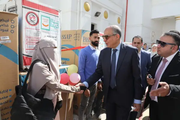 في لفتة إنسانية: محافظ المنيا يسلم 23 جهاز عروسة مقدم من مؤسسة "حياة كريمة"