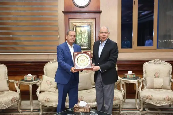 محافظ المنيا يوقع بروتوكول تعاون مع "المصرية المتحدة" لدعم منظومة النقل بـ 15 أتوبيساً حديثاً