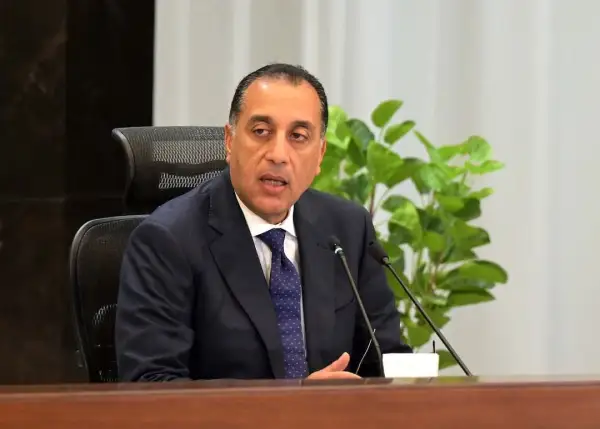 رئيس الوزراء يبدأ جولة تفقدية بعدد من المصانع بمدينة العاشر من رمضان لتعزيز جهود الدولة في توطين الصناعة