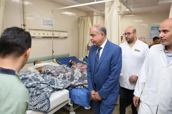 عقب حادث تصادم مروع بملوي: محافظ المنيا يزور المصابين ويؤكد تطبيق القانون على المتسببين