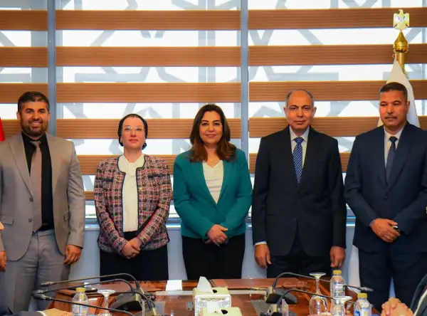 وزيرتا البيئة والتنمية المحلية ومحافظ المنيا يشهدون توقيع عقد تشغيل مصنع تدوير المخلفات بالعدوة