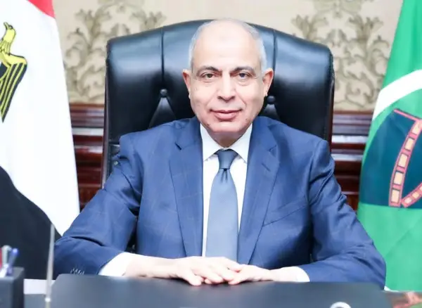 محافظ المنيا يفرض غرامة 2000 جنيه على سائقي التاكسي المخالفين لتسعيرة الركوب الرسمية