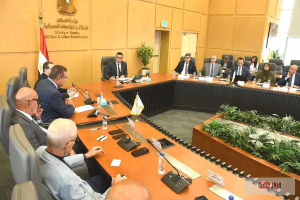 وزير الإسكان يؤكد دعم الدولة للمطورين العقاريين وحل أزمة "علاوة التحسين" بأراضي طريق القاهرة/الإسكندرية الصحراوي والساحل الشمالي