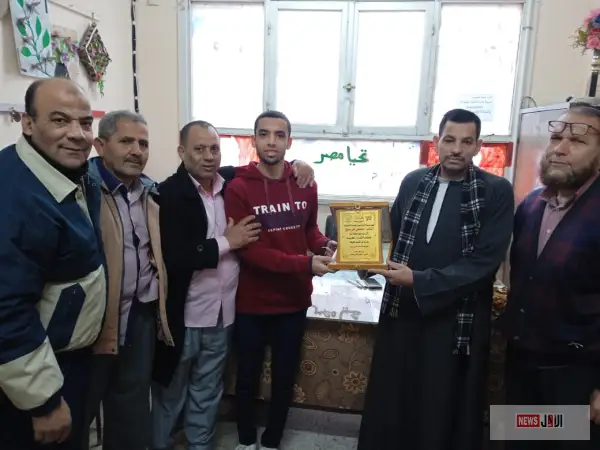 مؤسسة الأول للتنمية تكرم الطالب مصطفى علي سميح لفوزه بالمركز الأول في مسابقة القرآن الكريم