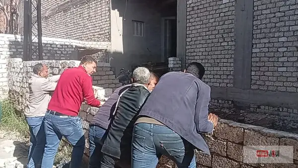 هيلا هوب.. رئيس مدينة المنيا وقيادات الوحدة المحلية يزيلون تعديات بالأيدي في الموجة 28