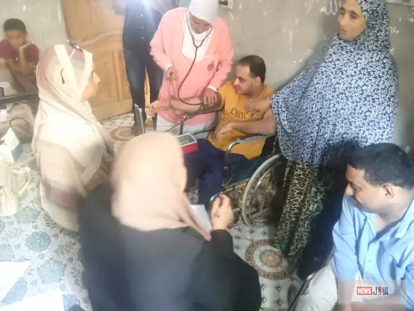 بعد استجابة «الأول».. فريق طبي من صحة سمالوط يزور الأشقاء الأربعة ويبدأ الكشف الطبي عليهم