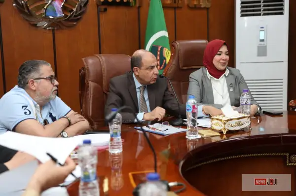 إلغاء الفترة المسائية وحل أزمة الكثافات وعجز المعلمين.. قرارات مهمة من محافظ المنيا بشأن التعليم
