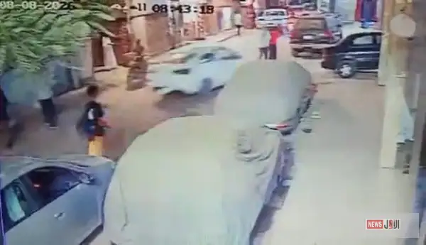 سيارة مسرعة تدهس أم وابنتها في أحد شوارع المنيا