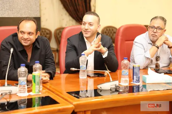 في لقاء مفتوح.. نواب المنيا يضعون ملفات المواطنين على طاولة المحافظ