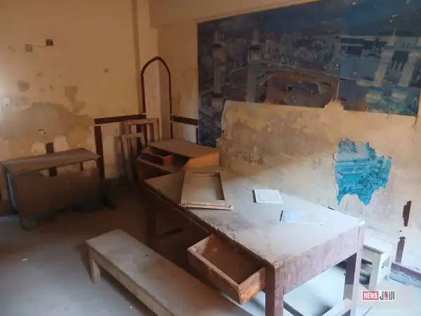 «حمامات بلا أبواب وشروخ في الجدران وفصول بلا سبورات».. أزمة داخل مدرسة دير عطية بالمنيا