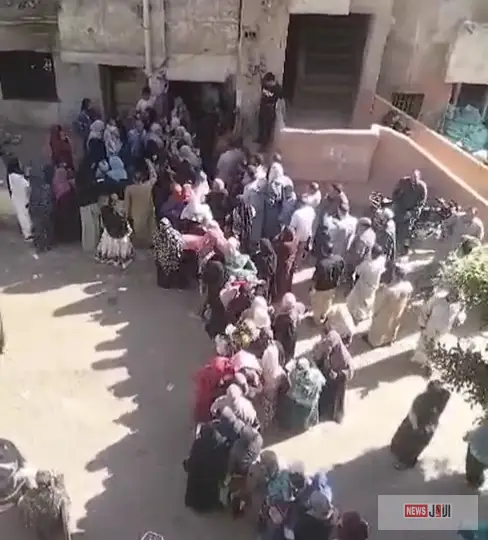 مكتب بريد العدوة بالمنيا.. زحام وطوابير ومشادات والأهالي يطالبون بمقر جديد