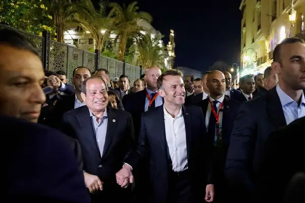 النائب محمد العمدة يشيد بزيارة الرئيس الفرنسي ماكرون إلى مصر ويؤكد أهمية تجواله في خان الخليلي والحسين