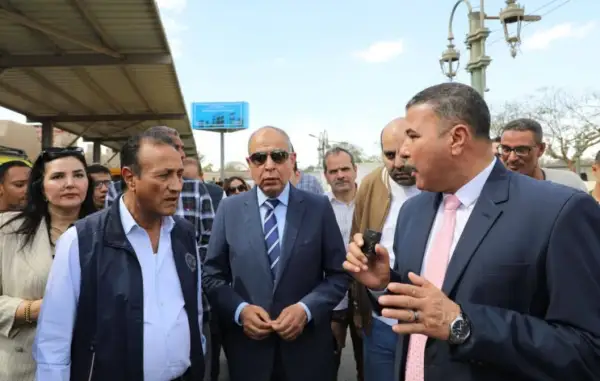 محافظ المنيا يتفقد مواقف السيارات ويؤكد عدم وجود شكاوى بعد زيادة تعريفة الركوب