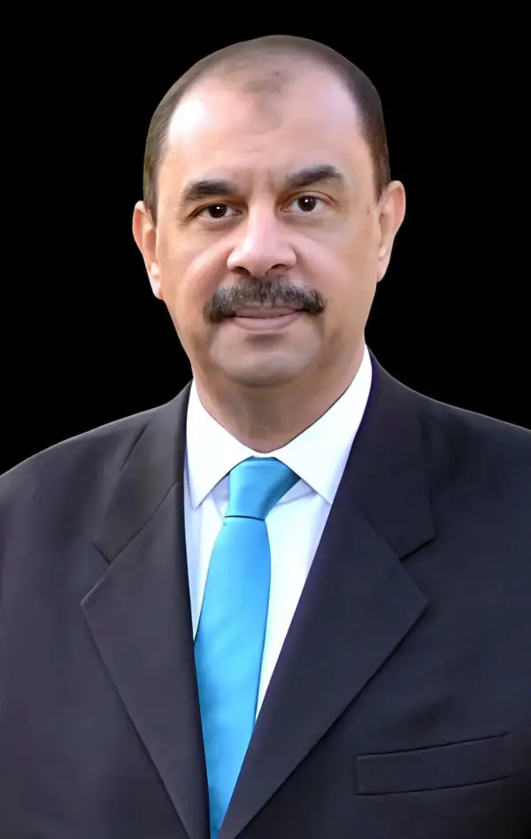 محافظ سوهاج يهنئ البابا تواضروس الثاني والأقباط بعيد القيامة المجيد