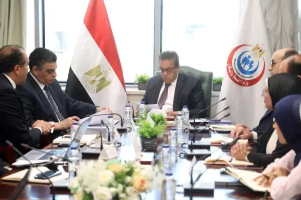 نائب رئيس مجلس الوزراء وزير الصحة يبحث مستجدات إنشاء مراكز تدريب لتصنيع اللقاحات في أفريقيا