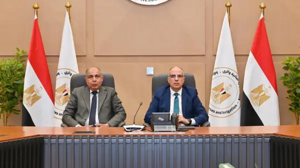 محافظ المنيا يبحث مع وزير الري سبل حماية نهر النيل وتطوير الموارد المائية بالمحافظة