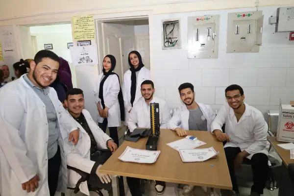انطلاق قافلة تنموية متكاملة من جامعة المنيا إلى قرية إدمو.. توقيع الكشف على 695 مواطنًا في 11 تخصصًا طبيًا