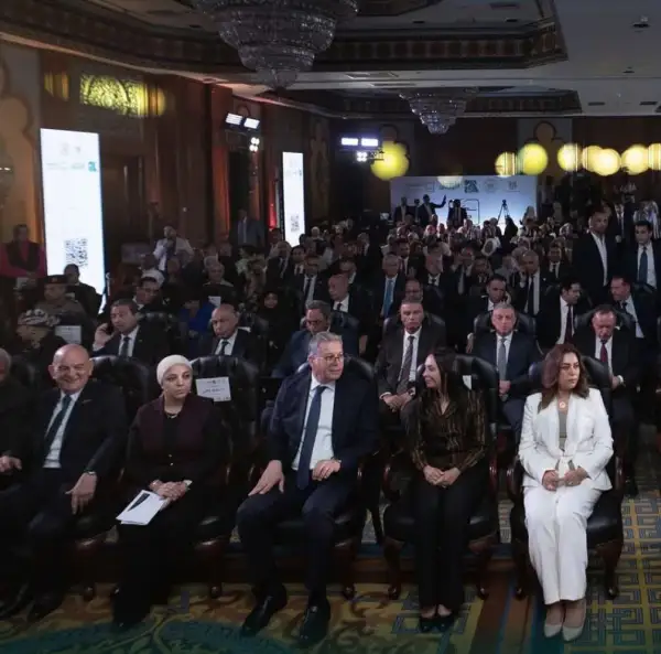خلال تدشين مبادرة "سكن كريم".. محافظ المنيا: المبادرة تدعم "حياة كريمة" وتوفر بيئة آمنة للأسر الأولى بالرعاية