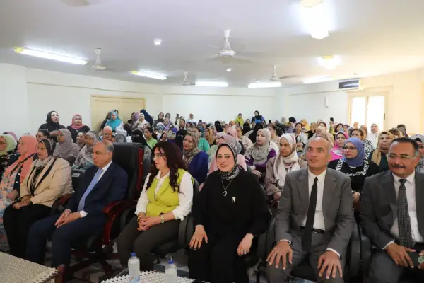 محافظ المنيا يتفقد قافلة طبية شاملة بمركز خدمات المرأة والطفل ضمن مبادرة "معًا بالوعي نحميها"