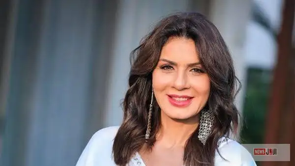 نجلاء بدر تخطف الأنظار بإطلالة جريئة واعتراف مؤثر عن منزل العائلة بعد قانون الإيجار القديم