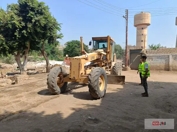 مديرية الطرق بالمنيا تنفذ أعمال تمهيد طريق قرية زهرة لتسهيل حركة المرور