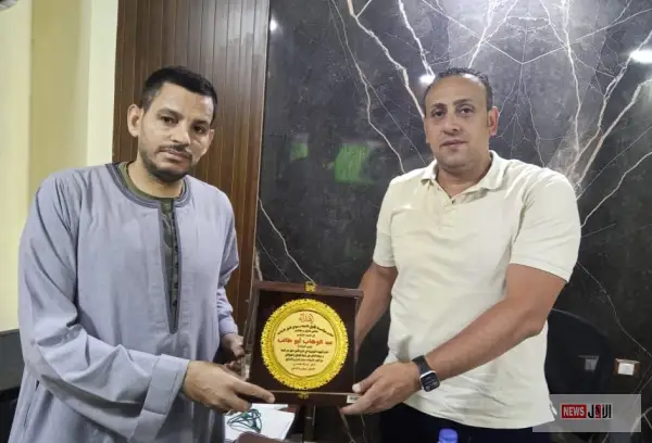 مؤسسة الأول للتنمية ومجموعة الأصدقاء تكرمان المقدم عبد الوهاب أبوطالب رئيس مباحث قسم أول المنيا